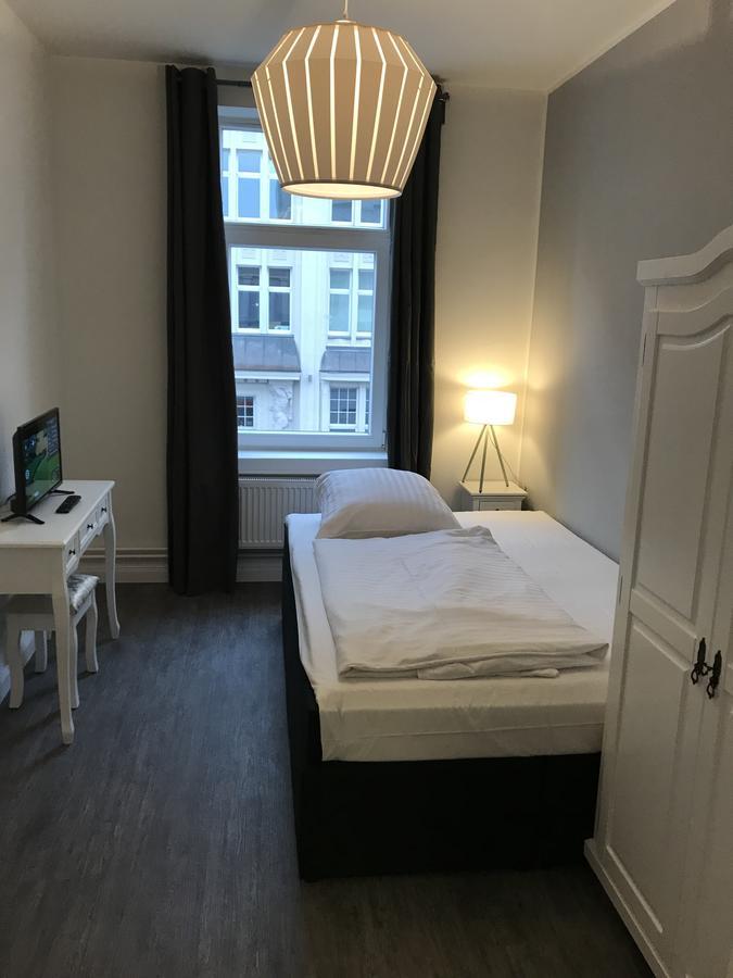 Hotel Fame Am Hauptbahnhof Hamburg Bagian luar foto