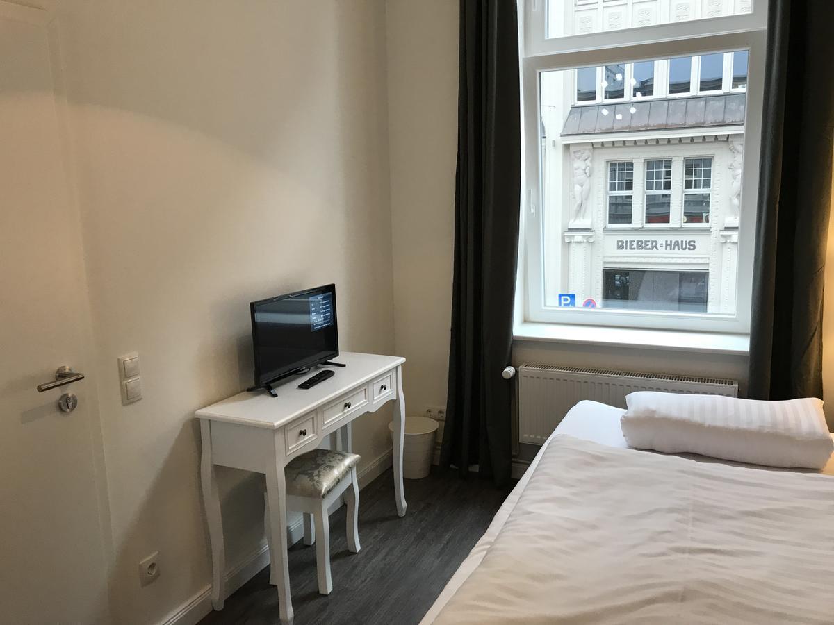 Hotel Fame Am Hauptbahnhof Hamburg Bagian luar foto